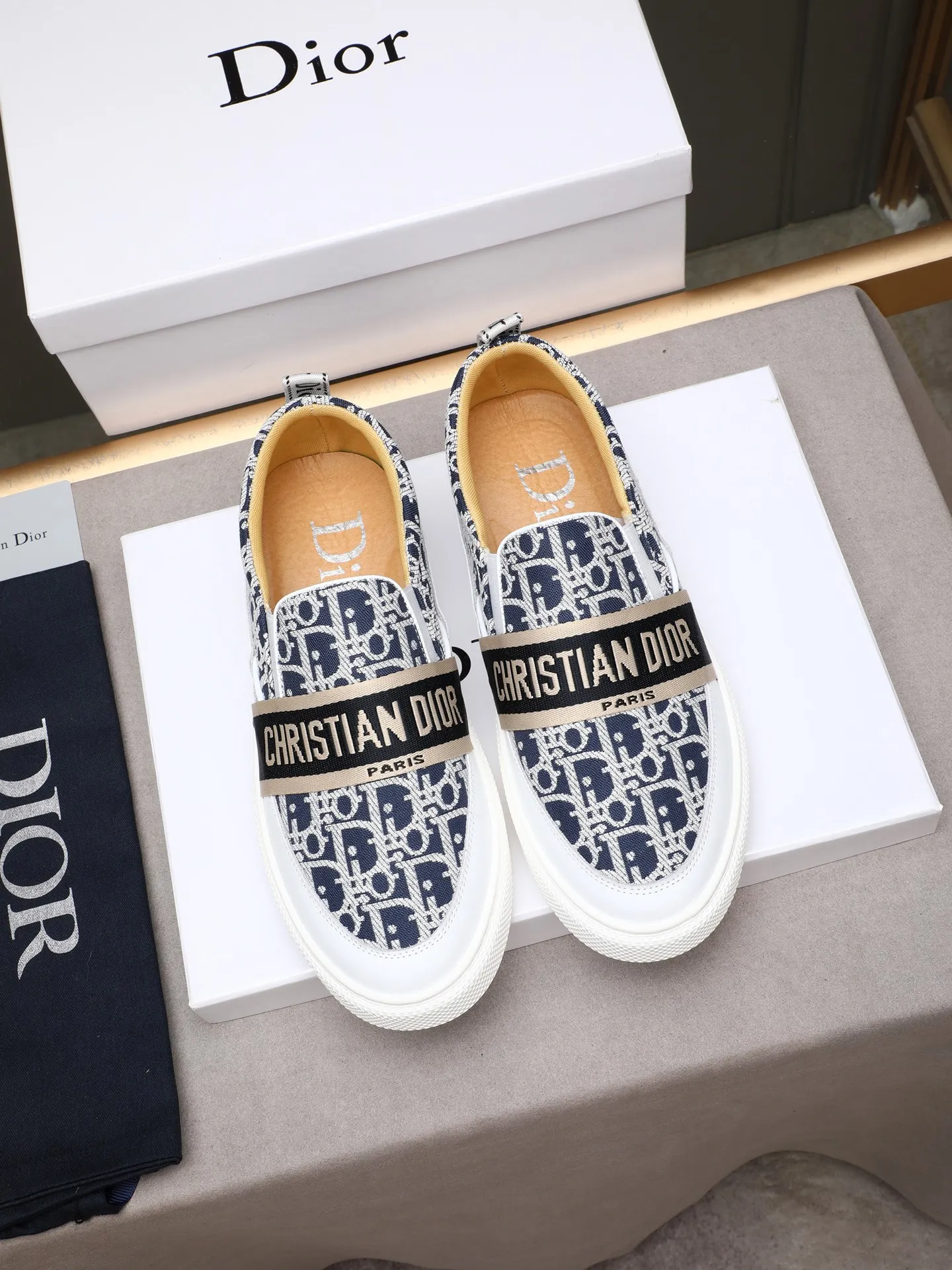 PP400 Dior upper cowhide ➕Dior classic fabric ➕Leather lining original non-slip wear-resistant lightweight soft outsole Style category: men's casual shoes, trendy style, comfortable on the feet Color: actual picture color 38-44 size (45 customized)